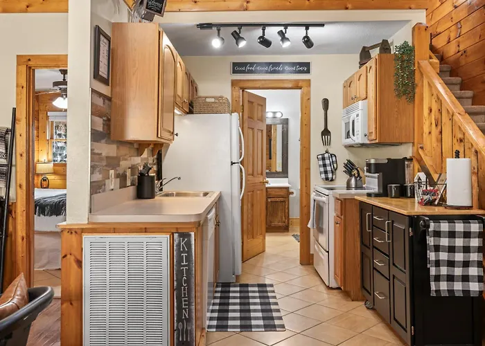 Cozy Cabin In The Smokies!!! Fully Furnished And Complete With Community Indoor And Outdoor Pools And Spas, Game And Fitness Rooms As Well As A Private Hot Tub