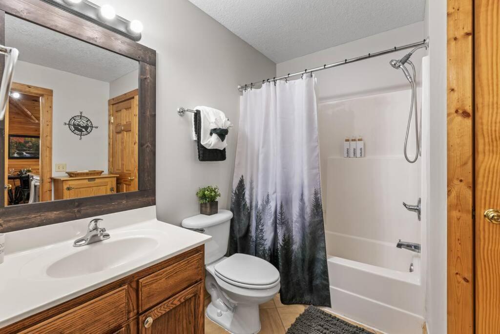 Hébergement de vacances Cozy In The Smokies!!! Fully Furnished And Complete With Community Indoor And Outdoor Pools And Spas, Game And Fitness As Well As A Private Hot Tub *