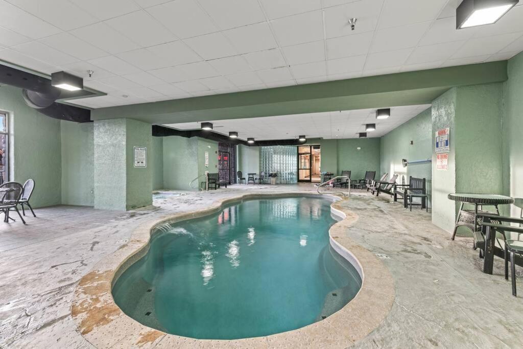 Cozy In The Smokies!!! Fully Furnished And Complete With Community Indoor And Outdoor Pools And Spas, Game And Fitness As Well As A Private Hot Tub Hébergement de vacances