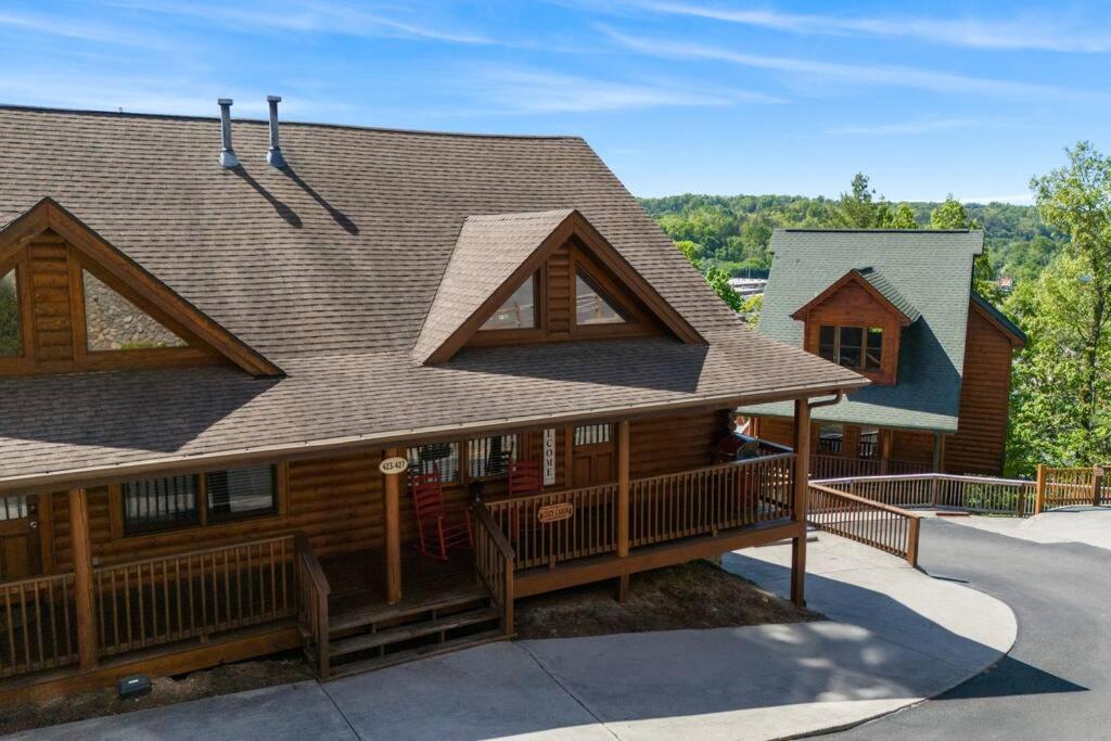 Hébergement de vacances Cozy In The Smokies!!! Fully Furnished And Complete With Community Indoor And Outdoor Pools And Spas, Game And Fitness As Well As A Private Hot Tub *