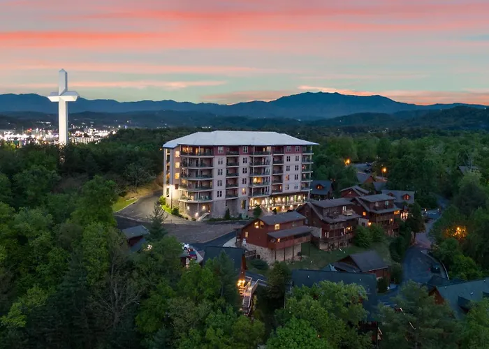 Cozy Cabin In The Smokies!!! Fully Furnished And Complete With Community Indoor And Outdoor Pools And Spas, Game And Fitness Rooms As Well As A Private Hot Tub